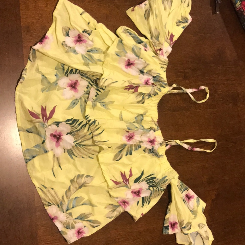 Hollister short top